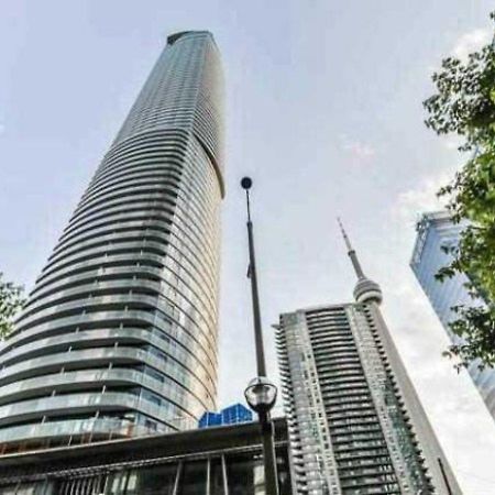 Eg Suites - York St Condos Cn Tower Toronto Eksteriør bilde