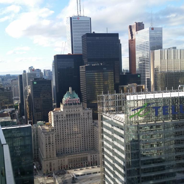 Eg Suites - York St Condos Cn Tower Toronto Eksteriør bilde