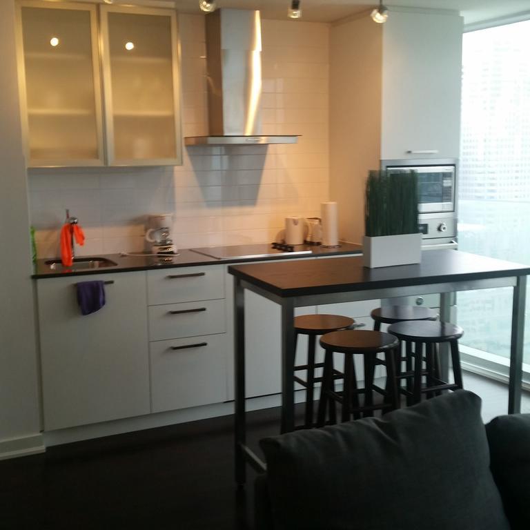Eg Suites - York St Condos Cn Tower Toronto Eksteriør bilde