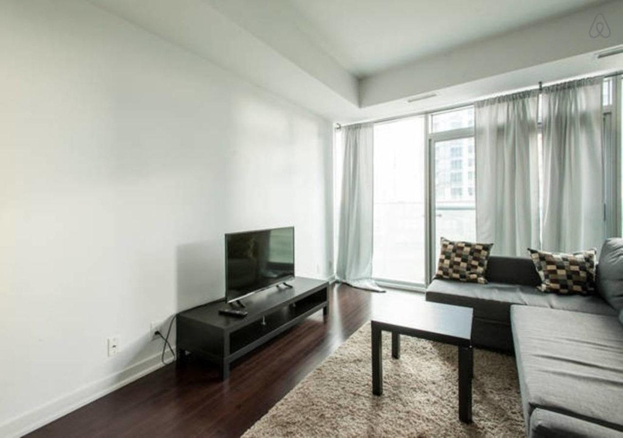 Eg Suites - York St Condos Cn Tower Toronto Eksteriør bilde